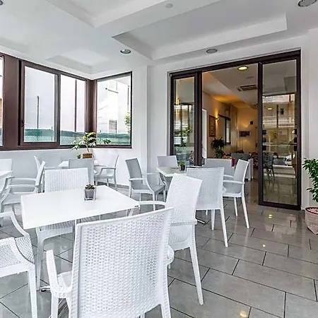 Luana Hotel 2*